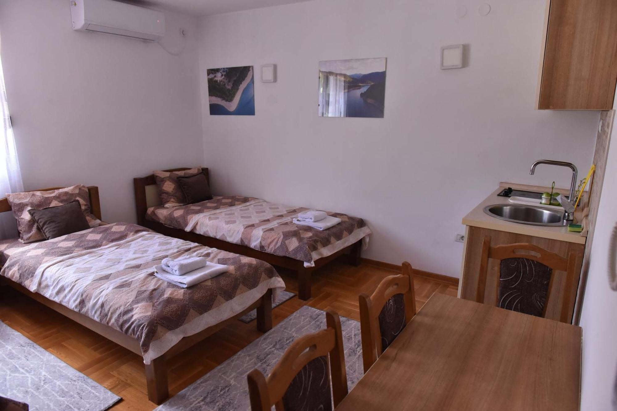 Apartments Ravno Plužine Kamer foto