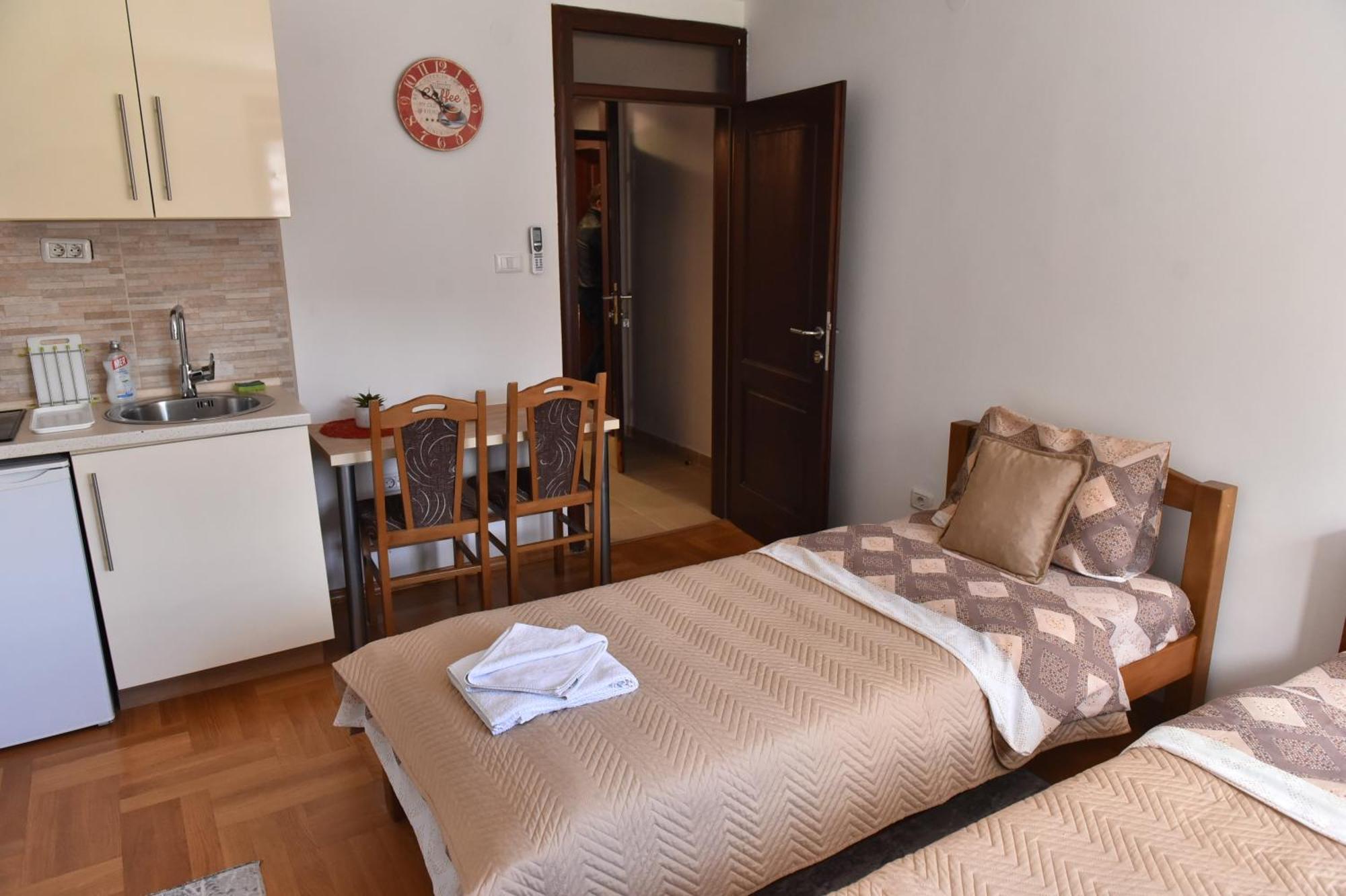 Apartments Ravno Plužine Kamer foto