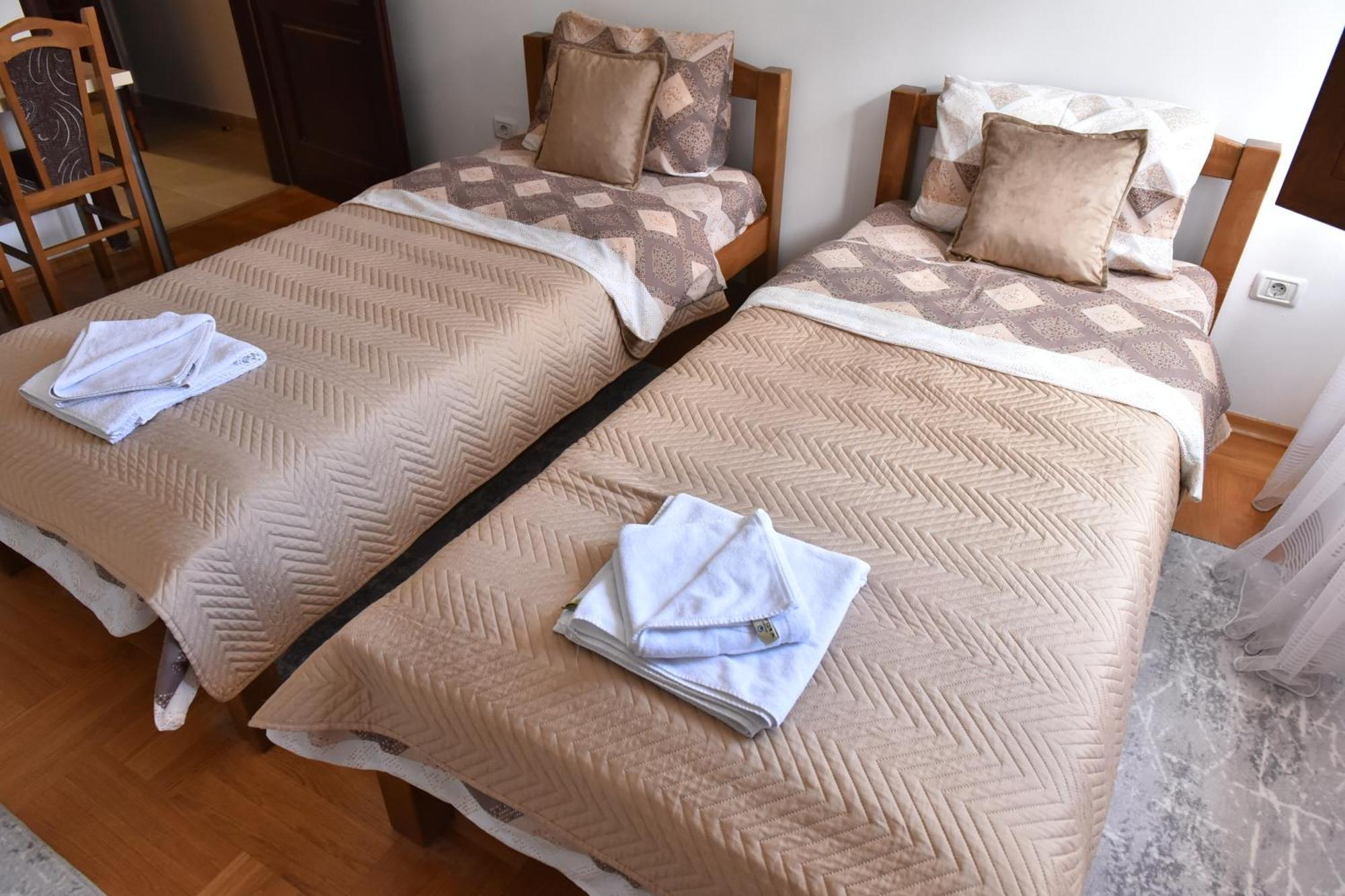 Apartments Ravno Plužine Kamer foto